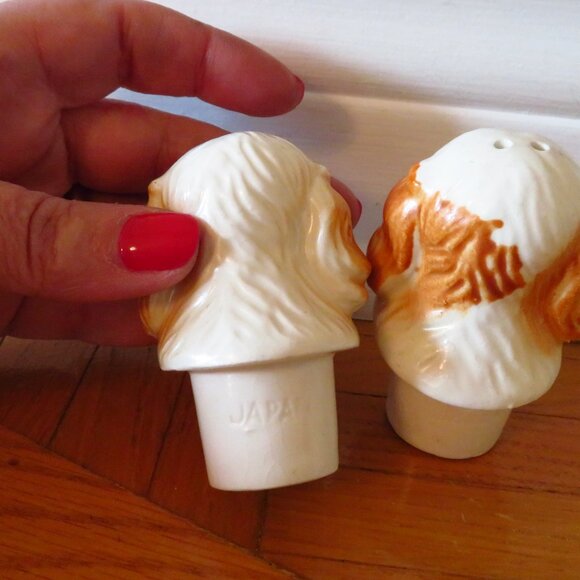 Vintage salt and pepper shaker 1950,puppy dog in a basket Japan, blue bow - Picture 8 of 10